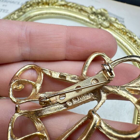 Vintage Gerry’s Christmas Bells Gold Tone Brooch Pin - Picture 3 of 3